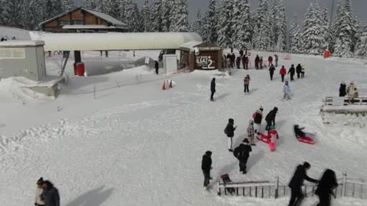 Ilgaz Dağı'nda Sömestr Coşkusu: Yurduntepe Kayak Merkezi'nde Yoğunluk