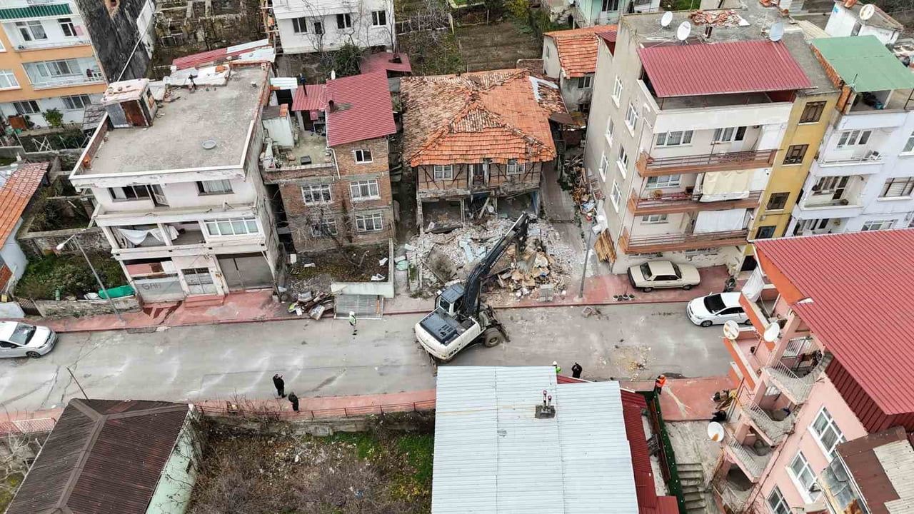 İlkadım'da Metruk Yapı Operasyonu: 2 Yılda 79 Bina Yıkıldı