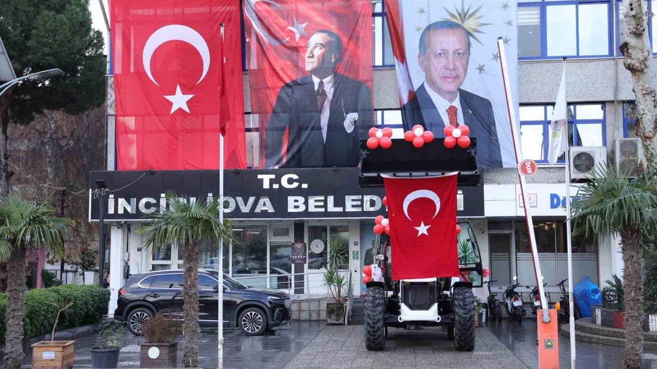 İncirliova’ya 7 milyon 500 bin TL hibe: Kepçe ve 243 konteyner teslim edildi