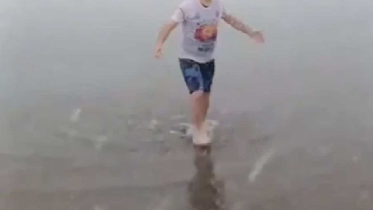 İnebolu’da Kar Altında Denize Giren 54 Yaşındaki Saim Gürel