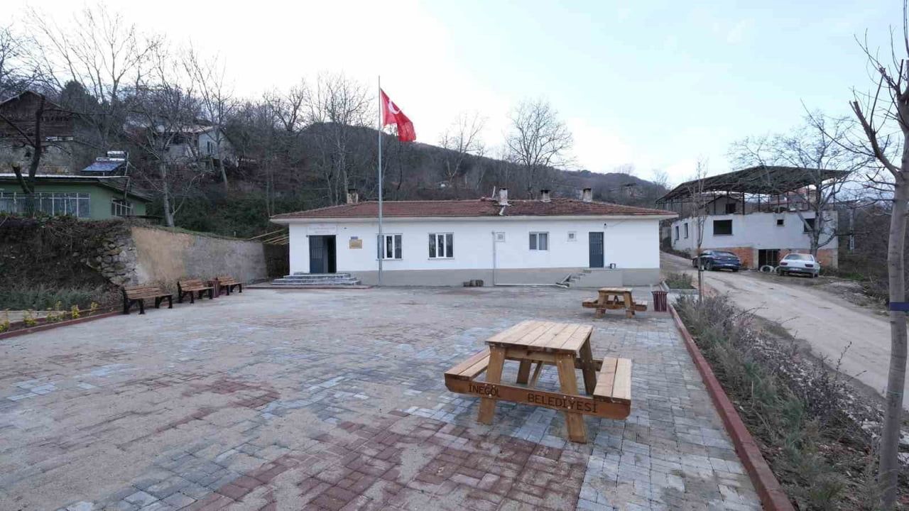 İnegöl Belediyesi İclaliye Mahallesi'ne Yeni Meydan Düzenlemesi