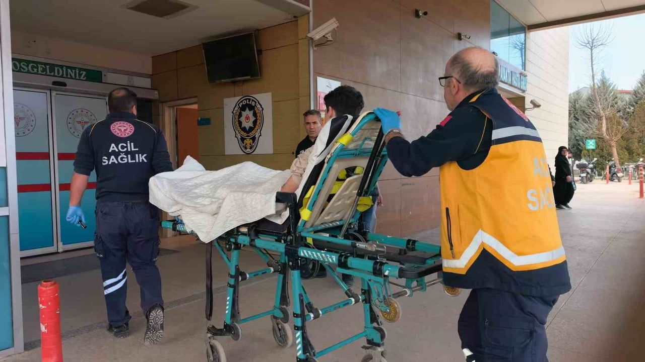 İnegöl'de bıçaklı kavga: 16 yaşındaki Obai D. yaralandı