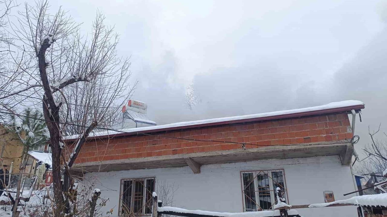 İnegöl'de çatı yangını: 1 yaralı