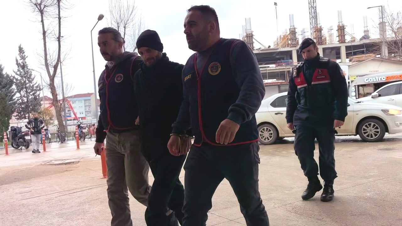 İnegöl'de cezaevi firarisi 19 günde yakalandı: Tekel bayiye tüfekli saldırıda 2 yaralı