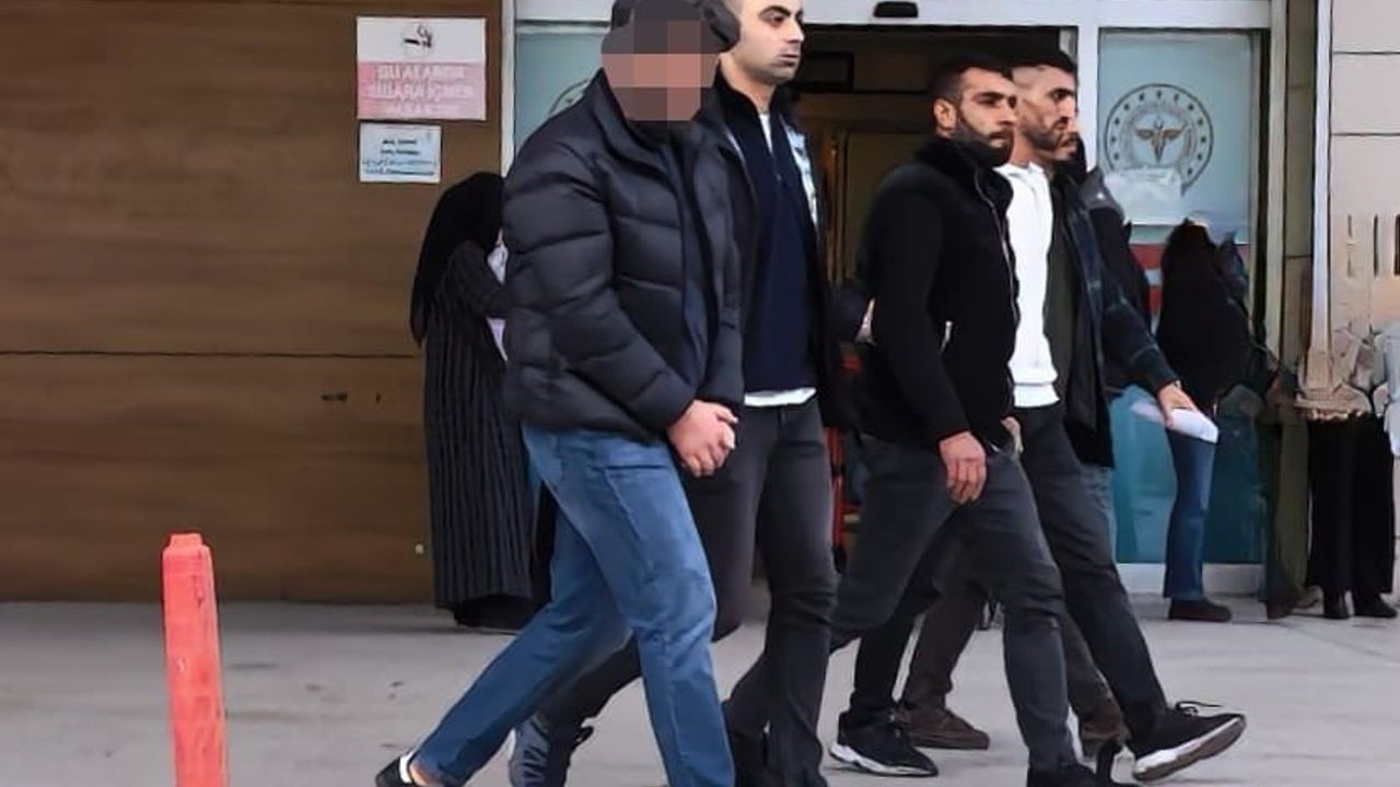 İnegöl'de 'polis' kılığında 3 milyonluk dolandırıcılık: 2 şüpheli Kocaeli'de yakalandı