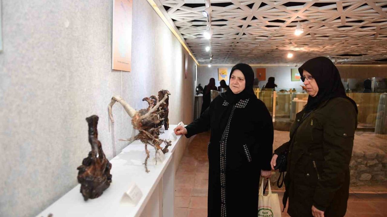 İnegöl'de 'Sahnede Festival Var' Tiyatro Festivali Başladı