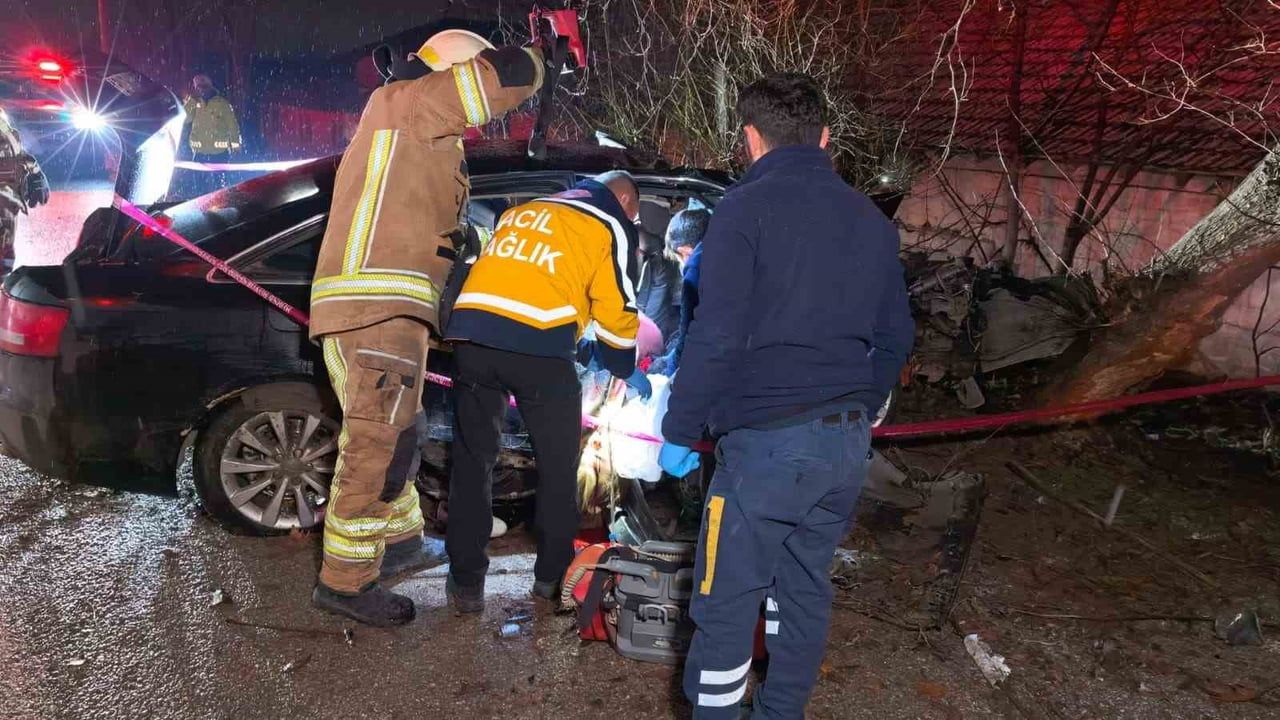 İnegöl'de Trafik Faciası: 2 Genç Kız Öldü, Sürücü 144 Promil Alkollü