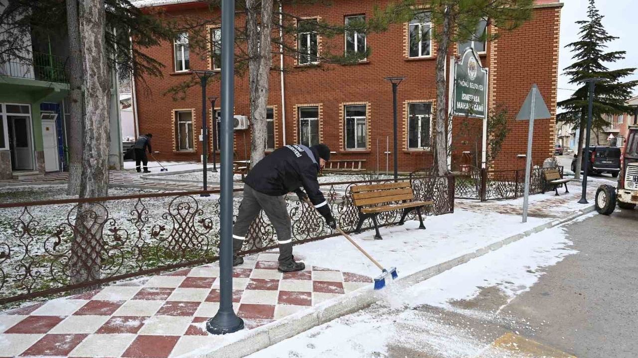 İnönü'de Kış Tedbirleri: Cami ve Kaldırımlarda Buzlanma Önlemleri