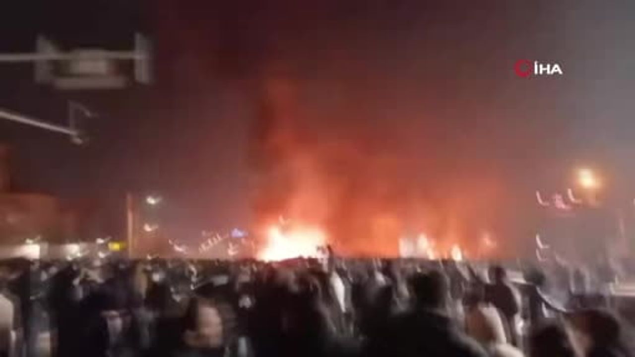 İran'da Protestolar 12’nci Günde: Ülke Genelinde İnternet Kesintisi