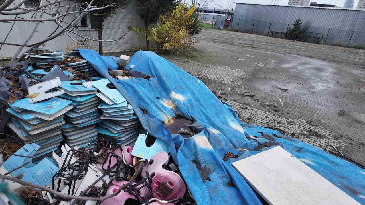 İSBİKE hurdaya döndü: İBB'nin milyonlarca liralık bisikletleri kaldırıldı