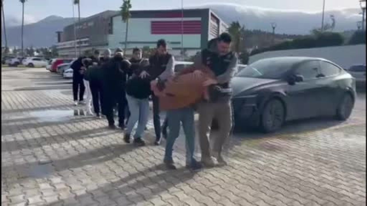 İskenderun'da 6 Kişi Tutuklandı: Banka Hesabından 35 bin 750 TL ve Cep Telefonu Gaspı