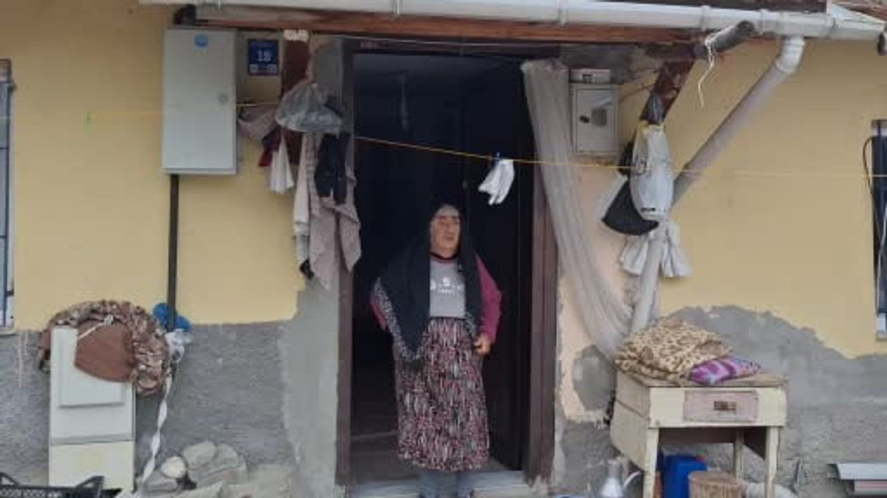 İskilip’te 82 yaşındaki anne 61 yıldır engelli oğluna ‘bebek’ gibi bakıyor