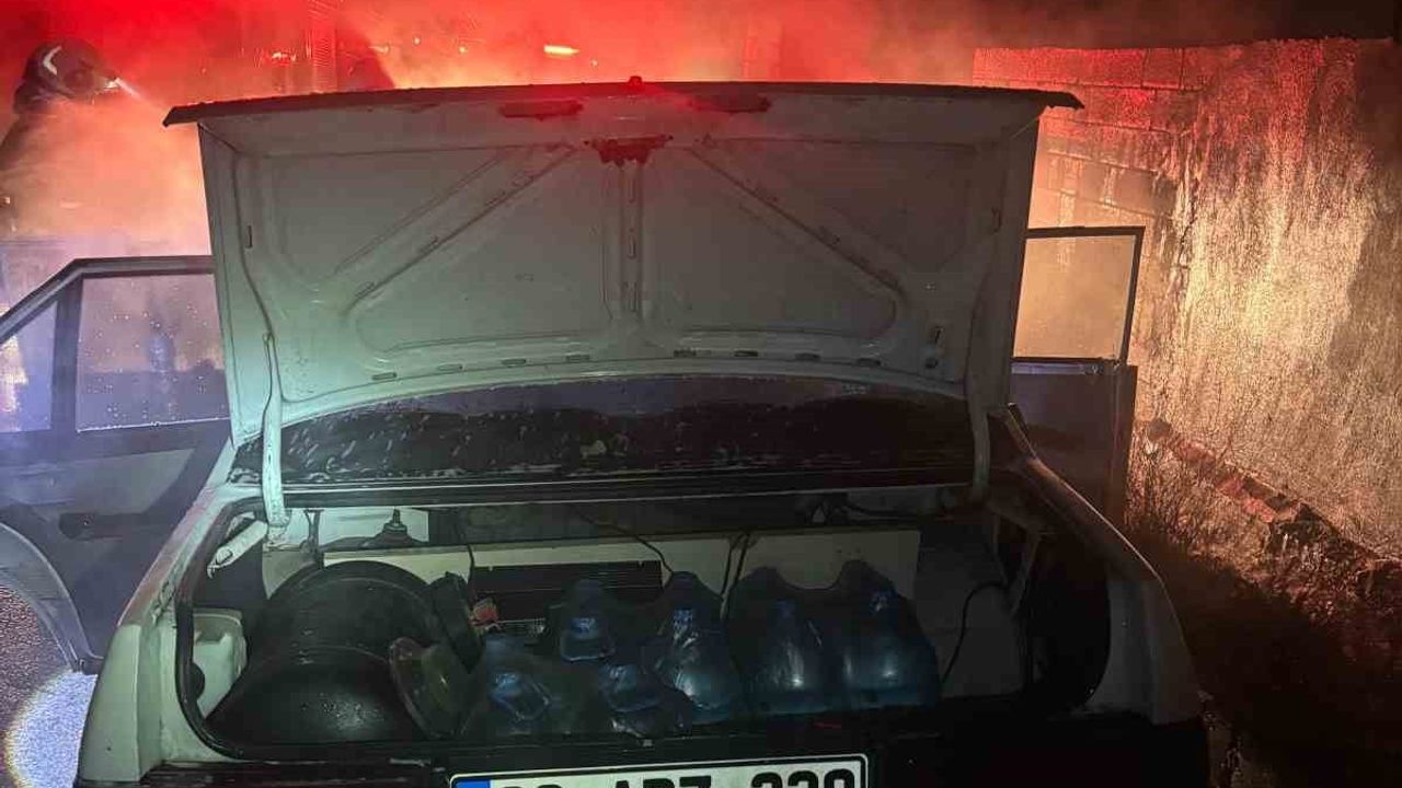 Isparta'da Fiat Tofaş Otomobilin Motoru Alev Aldı — Sürücü Yaralanmadı