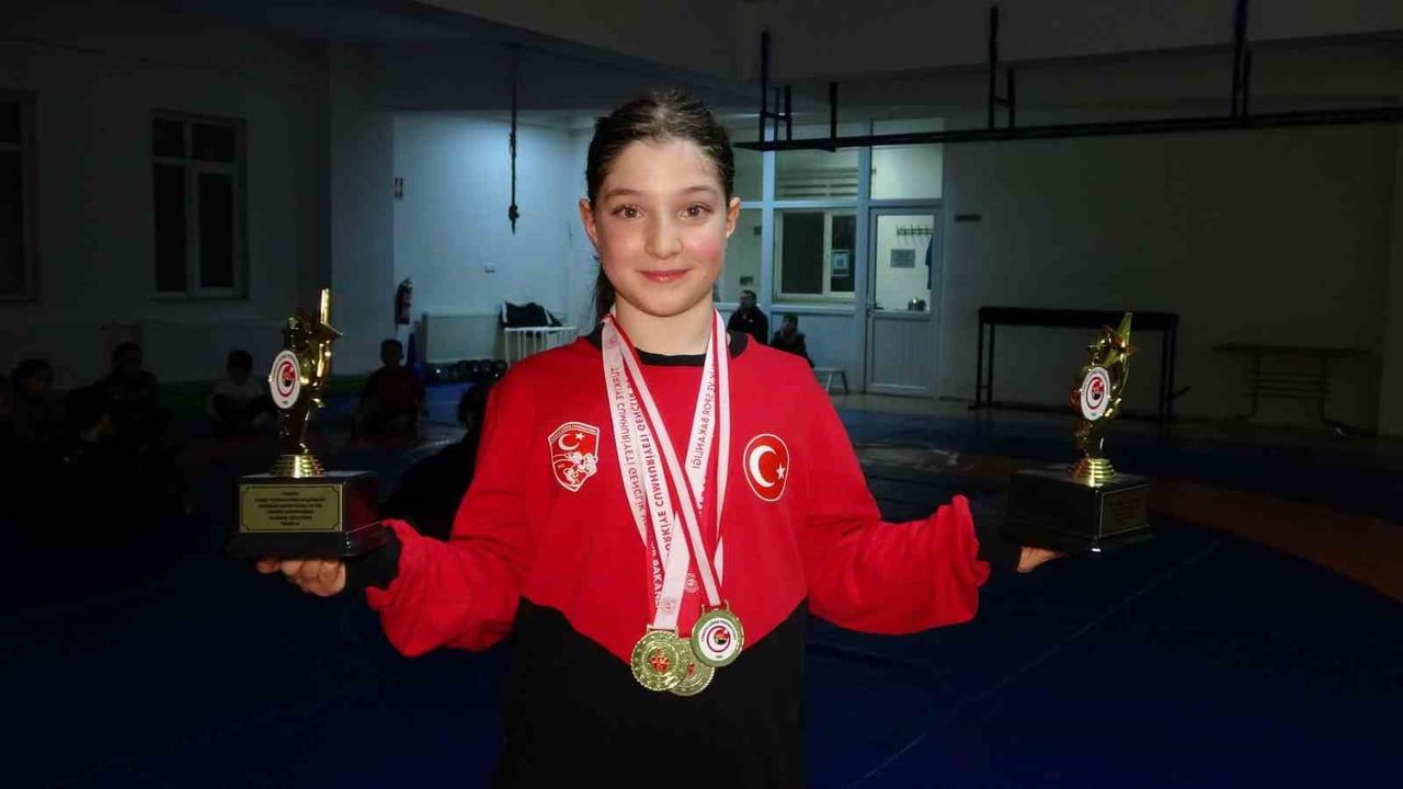 Isparta'da keşfedilen 10 yaşındaki Asya Örnek Türkiye şampiyonu oldu