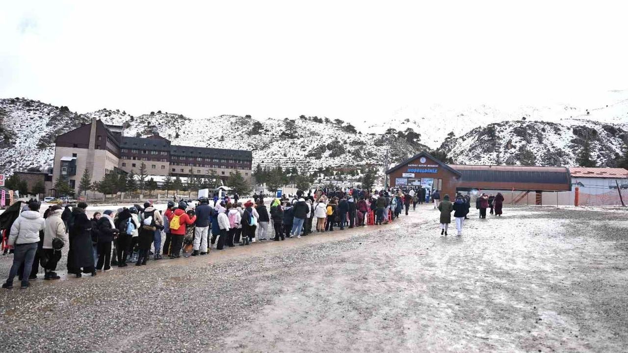 Isparta'da Sömestir Coşkusu: Davraz'a Ücretsiz Otobüs Seferleri