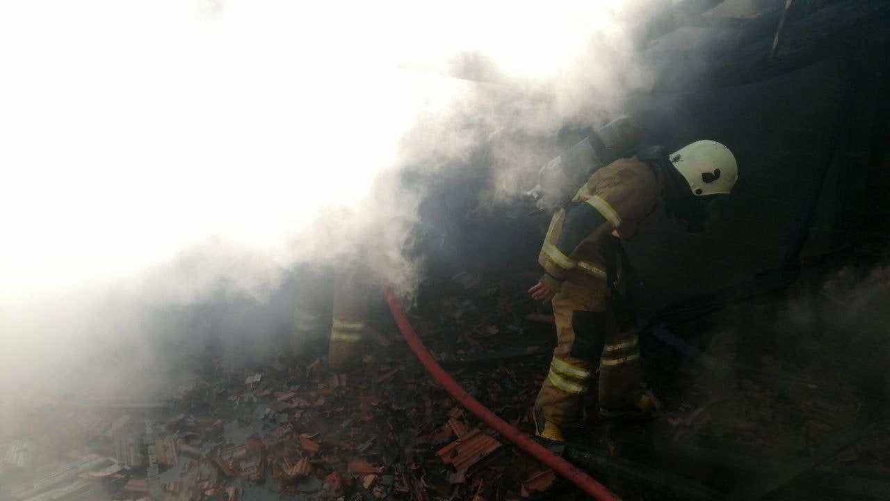 Isparta Yalvaç’ta Hurda İşletmesi Çatısında Yangın Kontrol Altına Alındı