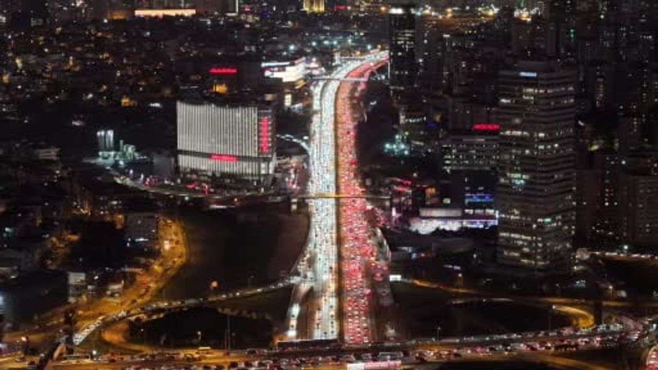 İstanbul Anadolu Yakası'nda Trafik %90'a Ulaştı