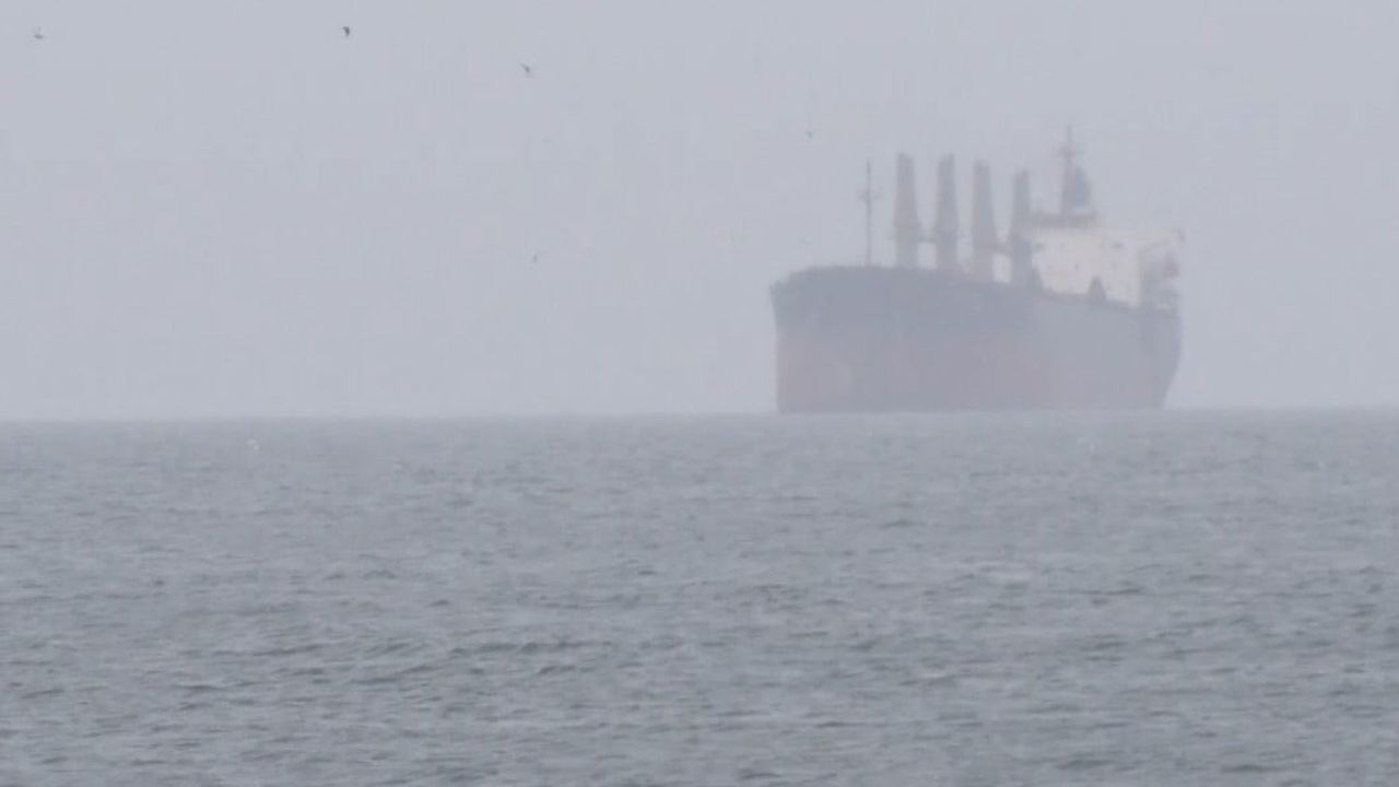 İstanbul Boğazı'nda Makine Arızası: 188 Metrelik NOTA APP Ahırkapı'ya Demirletildi