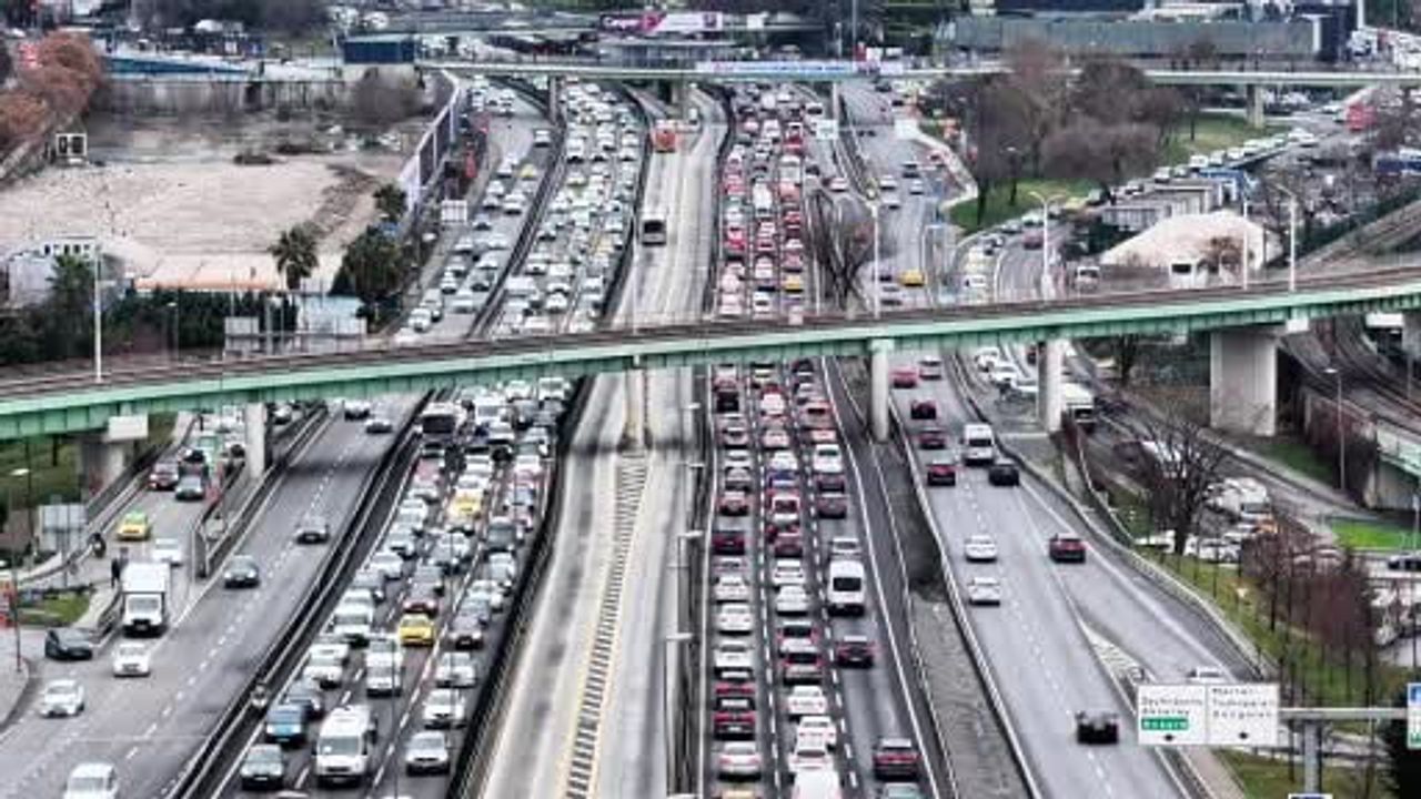 İstanbul'da ara tatil trafiği zirve: Yoğunluk %85