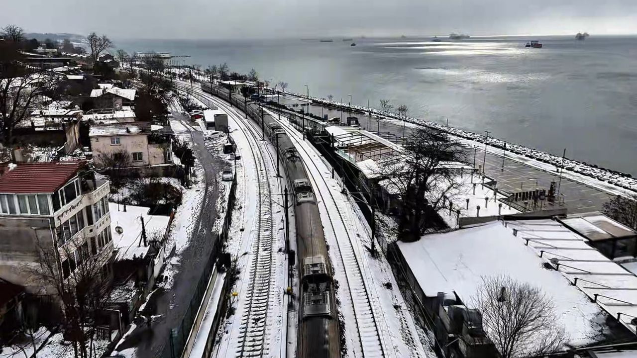 İstanbul'da Kar Büyüsü: Menekşe Sahili ve Marmaray Havadan Görüntülendi