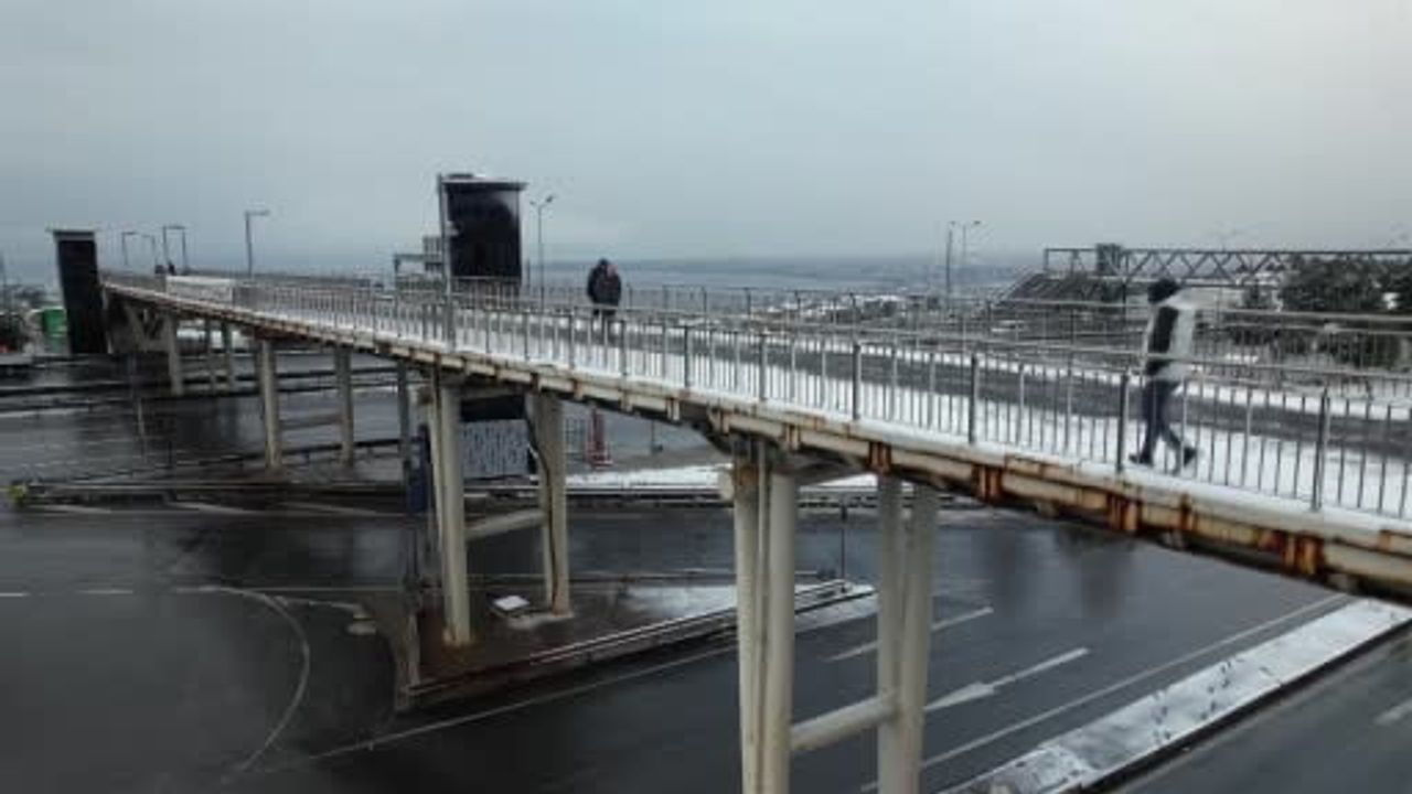 İstanbul’da Kar Etkisi: Beylikdüzü Beyaza Büründü