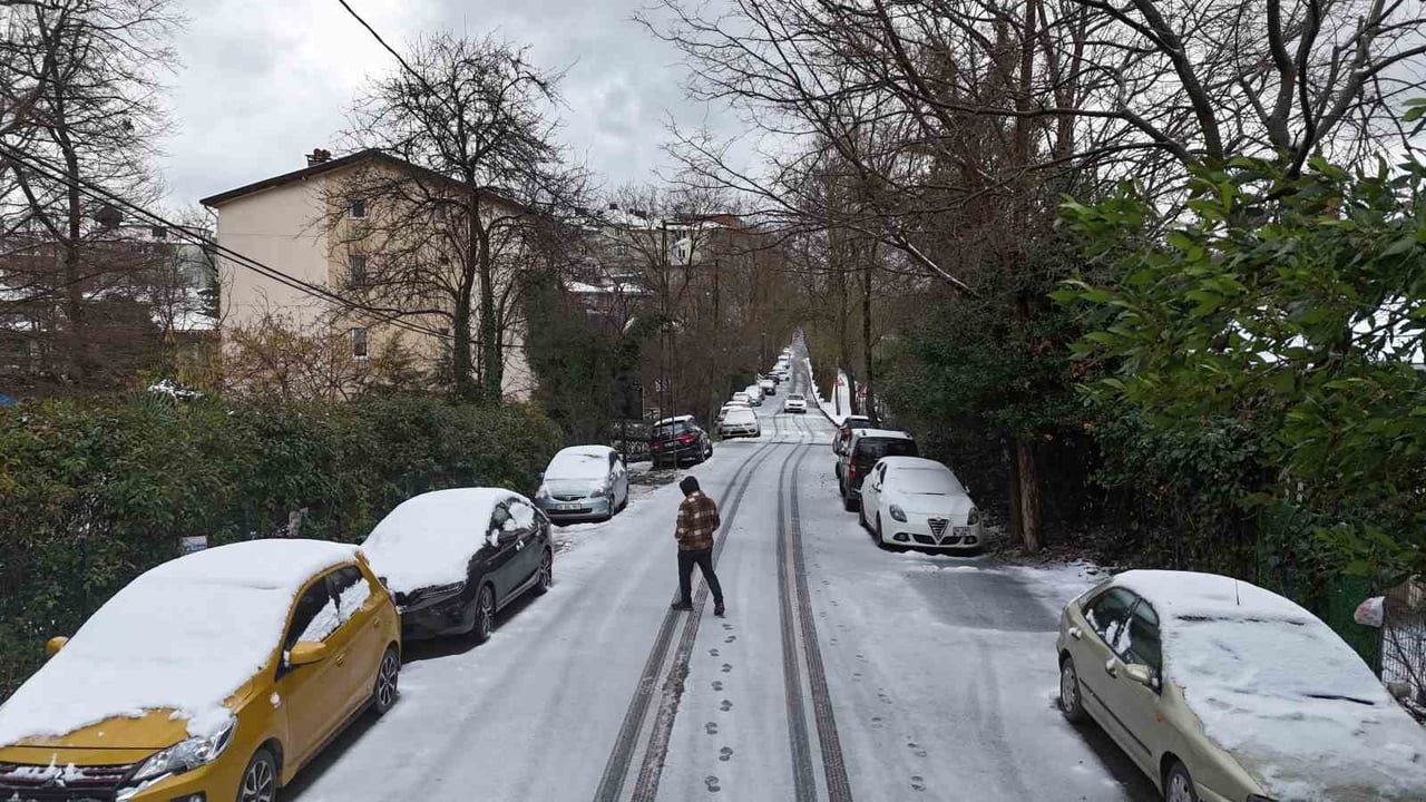 İstanbul'da Kar: Sarıyer'de Havadan Büyüleyici Kış Manzarası