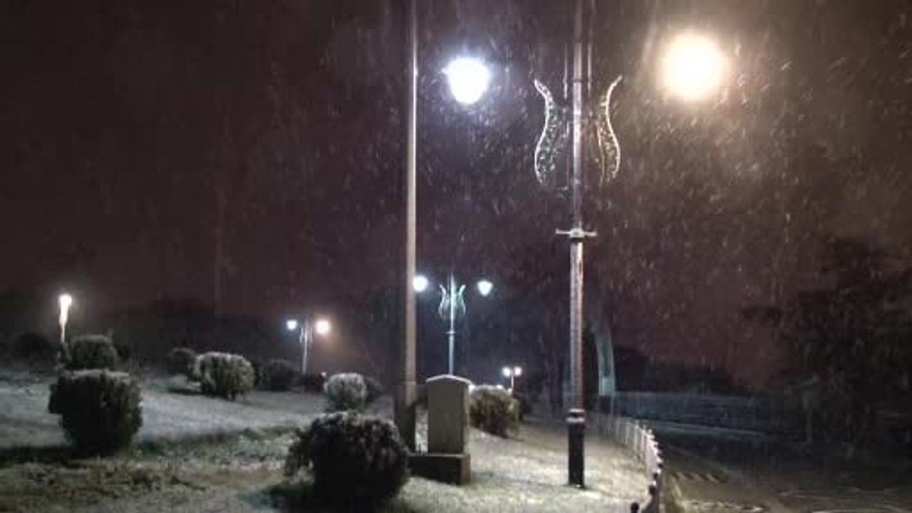 İstanbul'da Kar Yağışı Yeniden Başladı