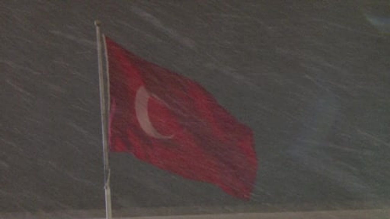 İstanbul'da Sabah Kar: Taksim ve İstiklal Beyaza Büründü