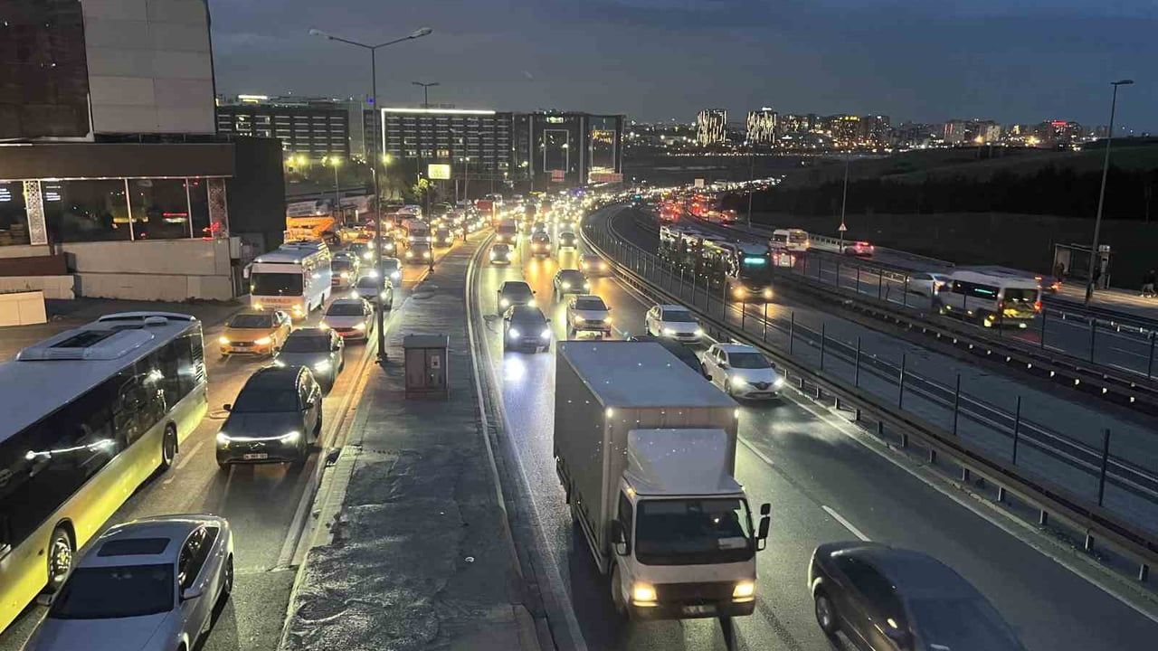 İstanbul'da trafik yoğunluğu yüzde 83'e ulaştı