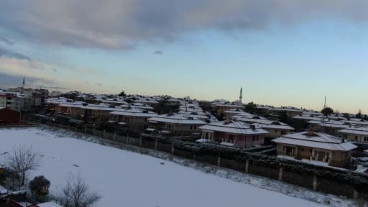 İstanbul'da Yeni Yılın İlk Günü Kar: Yüksek Kesimler Beyaza Büründü