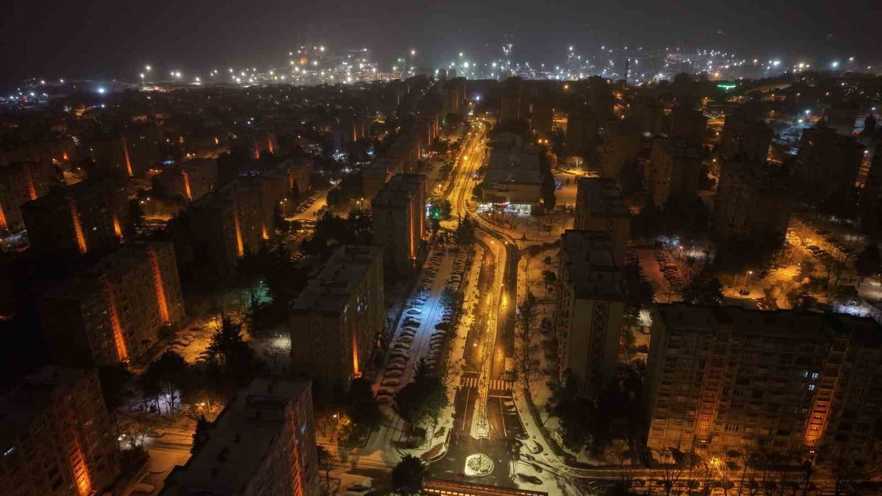 İstanbul'da Yoğun Kar Yağışı: Beylikdüzü'nde Dron Görüntüleri