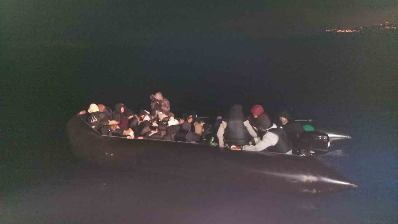 İzmir Açıklarında 43 Düzensiz Göçmen Yakalandı