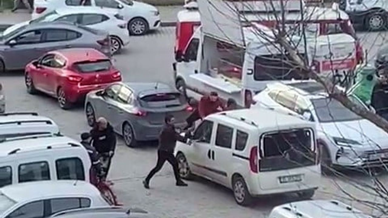 İzmir Bornova'da Polis Merkezi Önünde Sopayla Darp: 2 Gözaltı