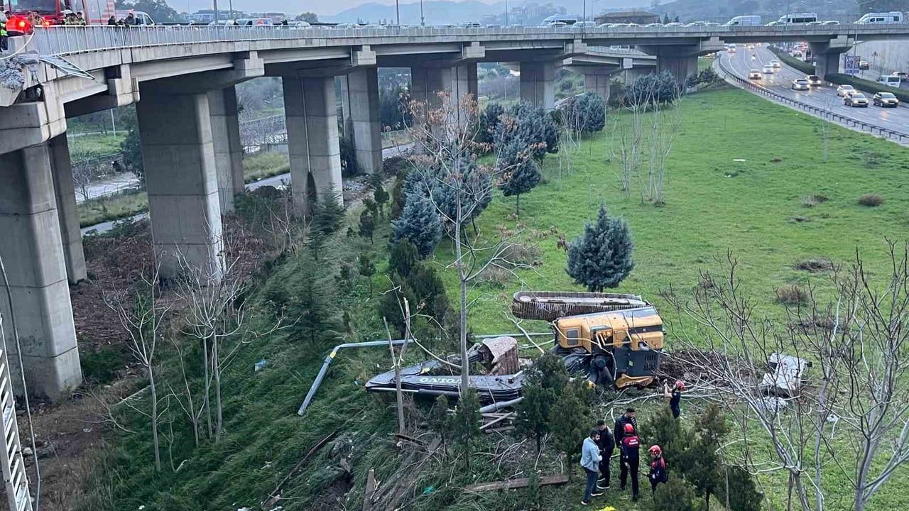 İzmir Buca'da Freni Boşalan Kamyon Kaza Yaptı: 2'si Ağır 3 Yaralı