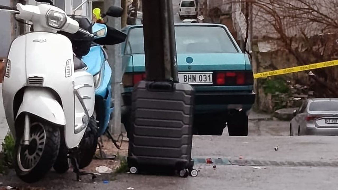 İzmir Buca'da şüpheli valiz fünye ile patlatıldı — içi boş çıktı