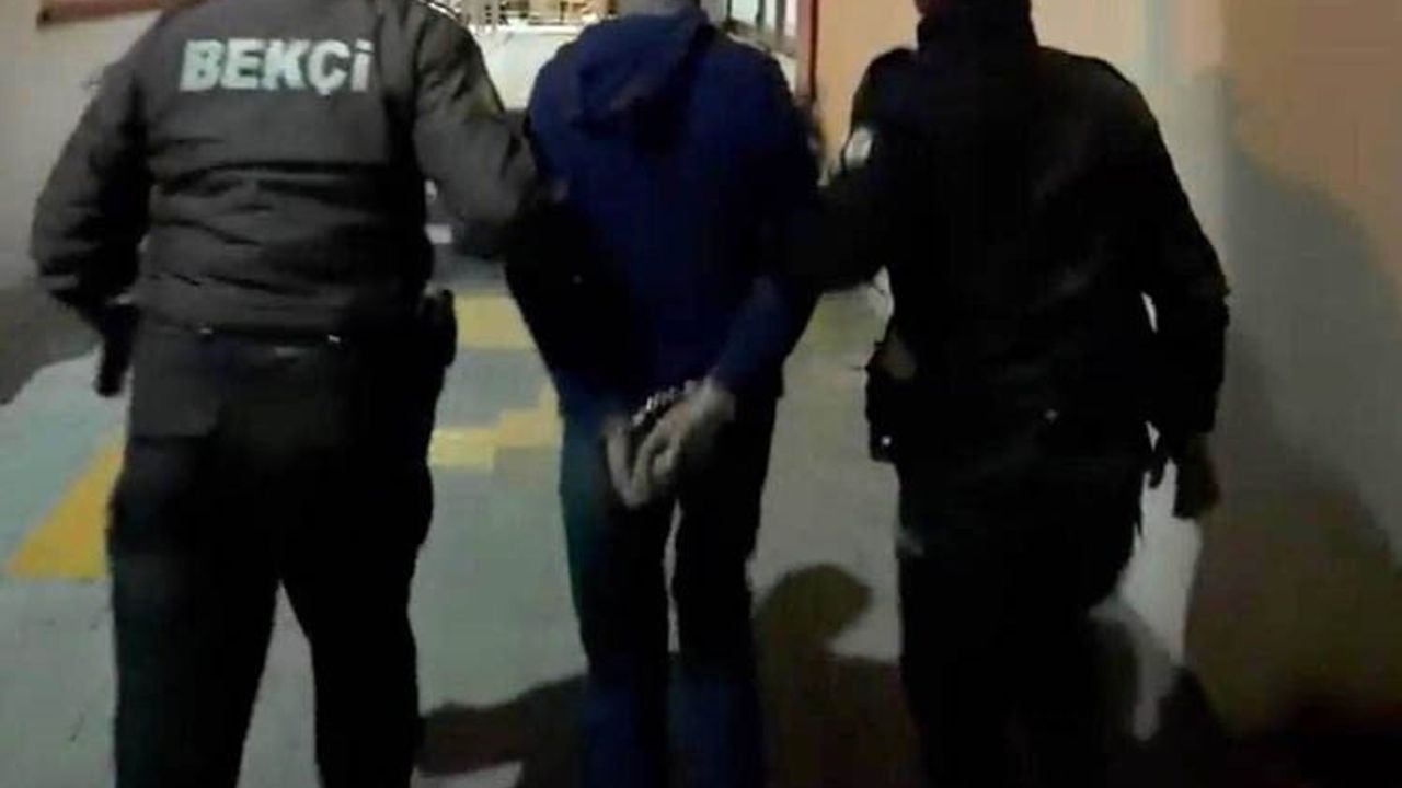 İzmir'de 33 Dosyadan Aranan Hükümlü Karabağlar'da Yakalandı