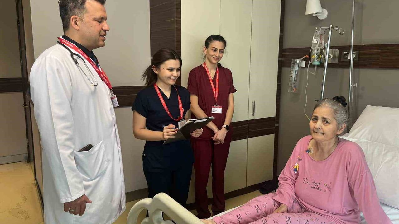 İzmir'de akciğerini kaybeden hasta, omentum nakliyle sağlığına kavuştu