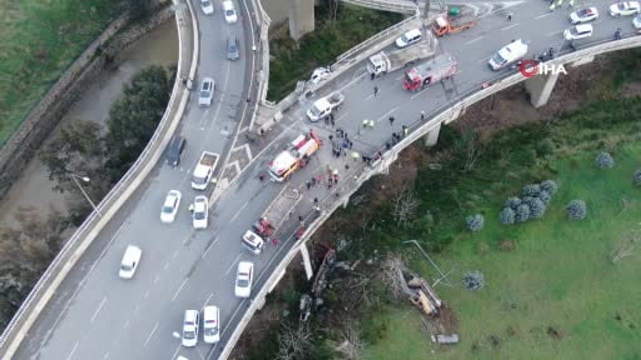 İzmir'de Freni Boşalan Kamyon Dehşeti: 3 Yaralı