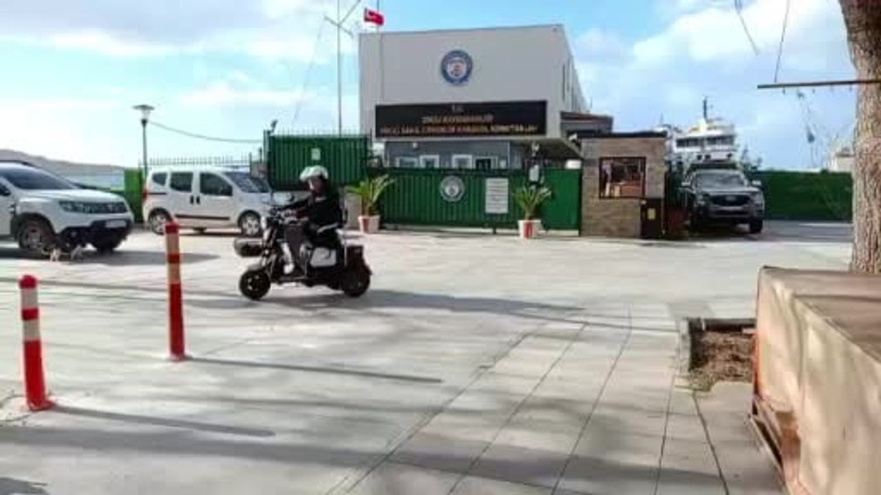 İzmir'de Göçmen Botu Battı: 1 Ölü, 7 Kayıp, 37 Kurtarıldı