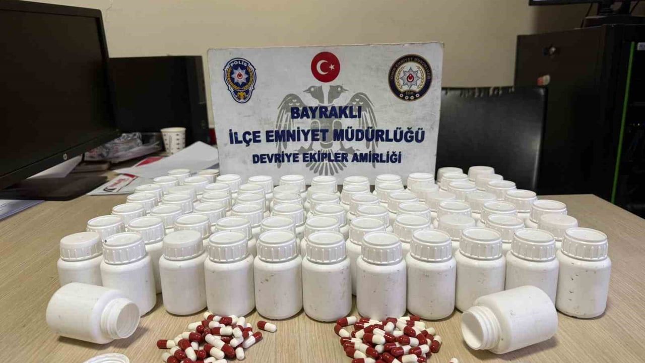 İzmir'de mezarlıkta binlerce uyuşturucu hap bulundu