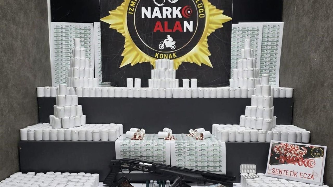 İzmir'de Narko Operasyon: 108.492 Sentetik Ecza Ele Geçirildi