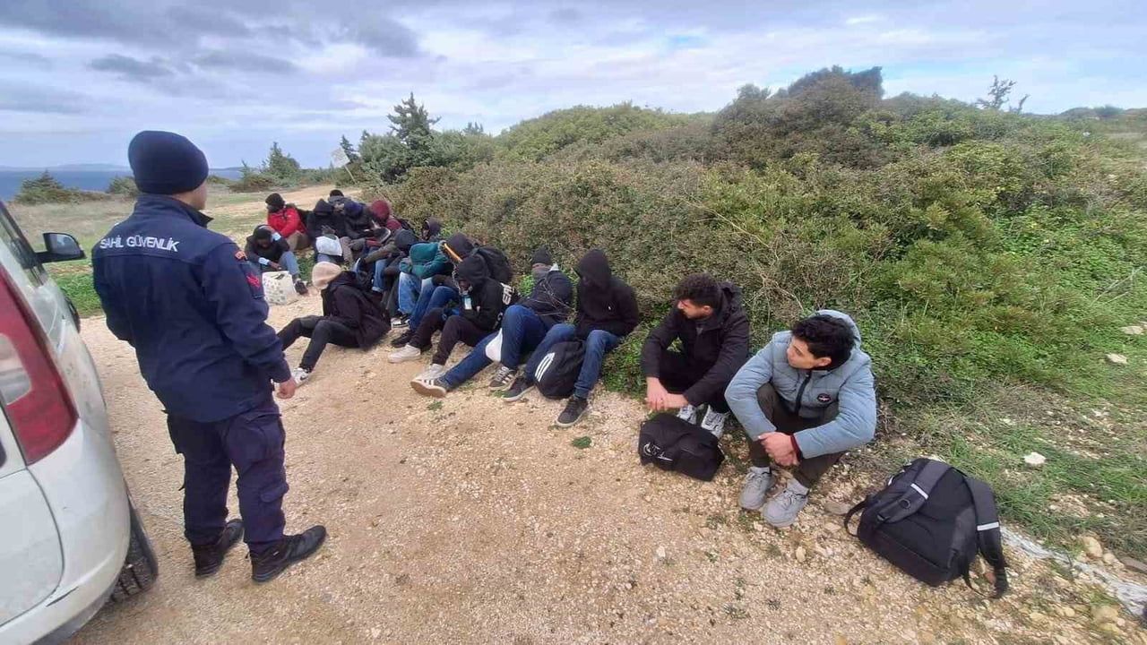 İzmir’de Sahil Güvenlik 33 Göçmeni Kurtardı, 17 Göçmen Yakalandı