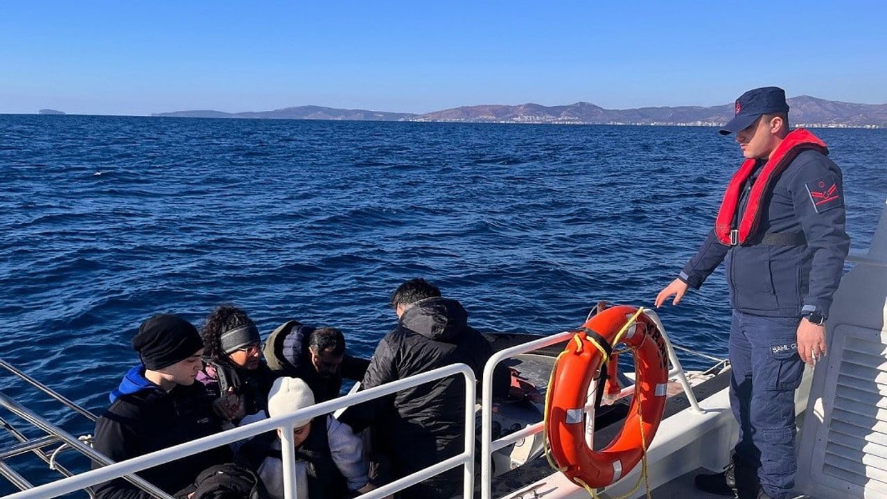 İzmir'de Sahil Güvenlik Operasyonları: 28 Yakalandı, 39 Kurtarıldı