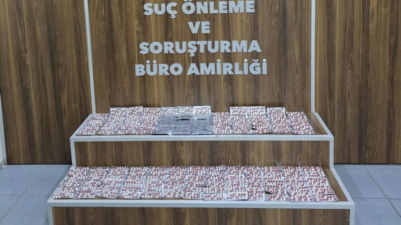 İzmir Gaziemir'de 2 bin 226 Uyuşturucu Hap Ele Geçirildi