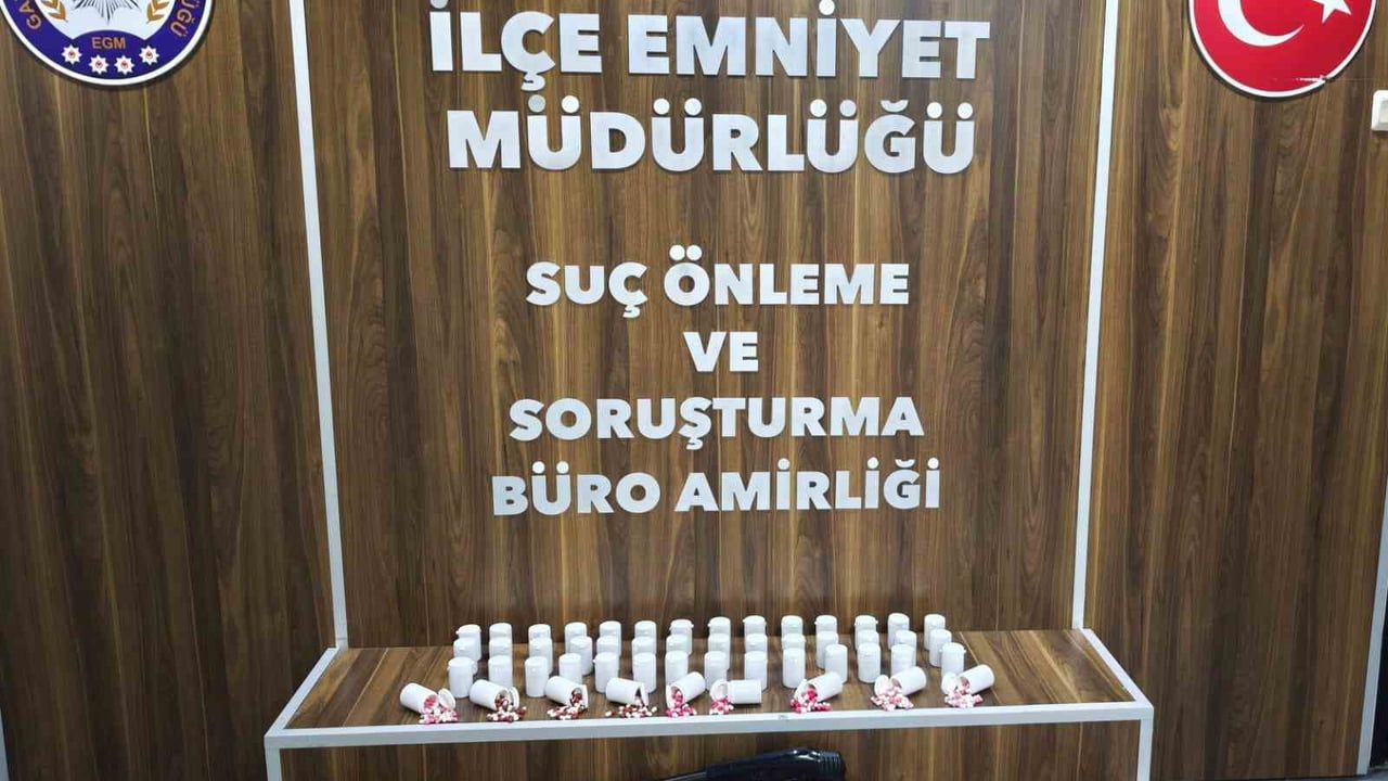 İzmir Gaziemir’de Uyuşturucu Operasyonu: 2 bin 550 Sentetik Ecza, 1 Gözaltı
