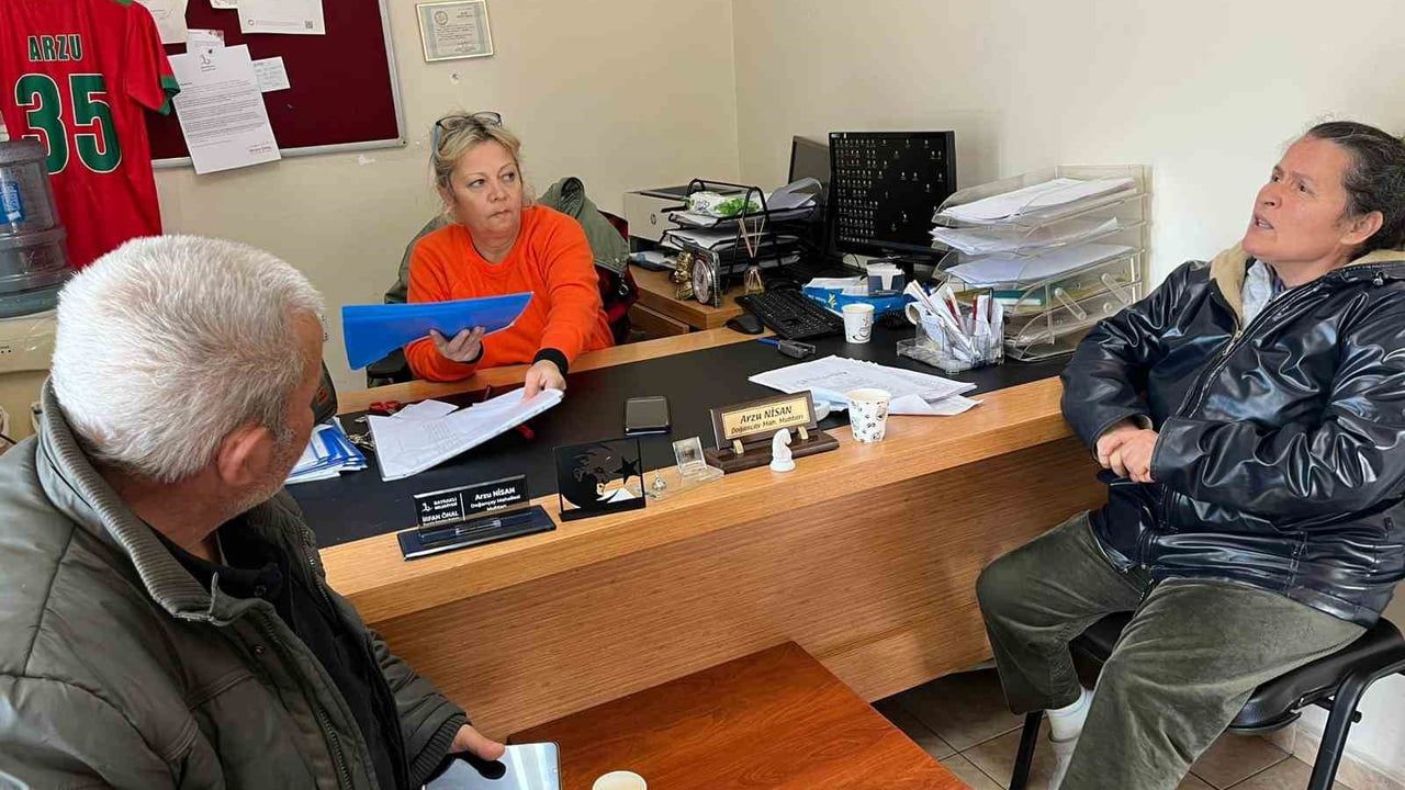 İzmir'in 'Tek Kraliçe' Muhtarı Arzu Nisan: Doğançay'ı Motoruyla Dönüştürüyor