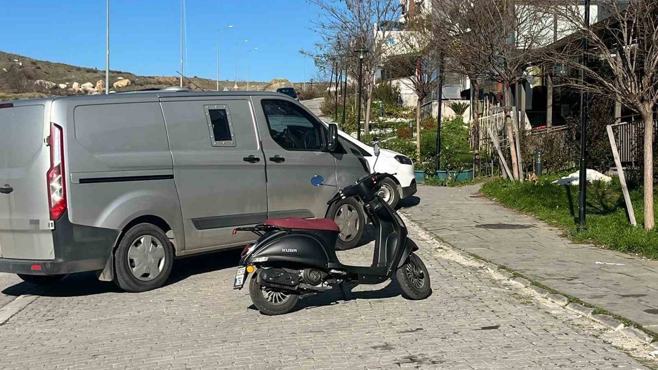 İzmir Karabağlar'da Para Nakil Aracı Soygunu: 2 Şüpheli Güvenlikleri Darp Etti