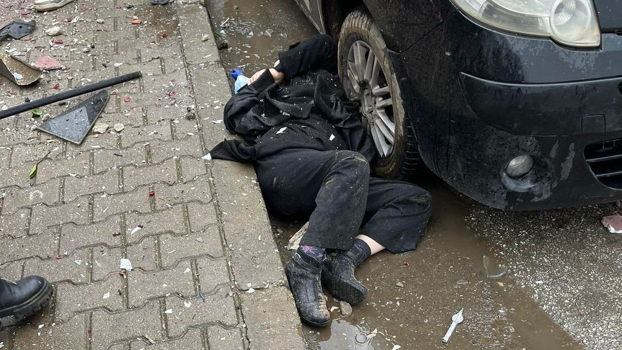 İzmir Ödemiş'te Otomobil Apartman Bahçesine Uçtu: 1'i Ağır, 6 Yaralı