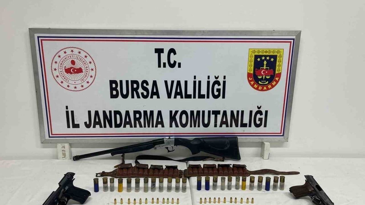 İznik’te Jandarma Operasyonu: Kurusıkı Tabanca ve Ruhsatsız Av Tüfeği Ele Geçirildi