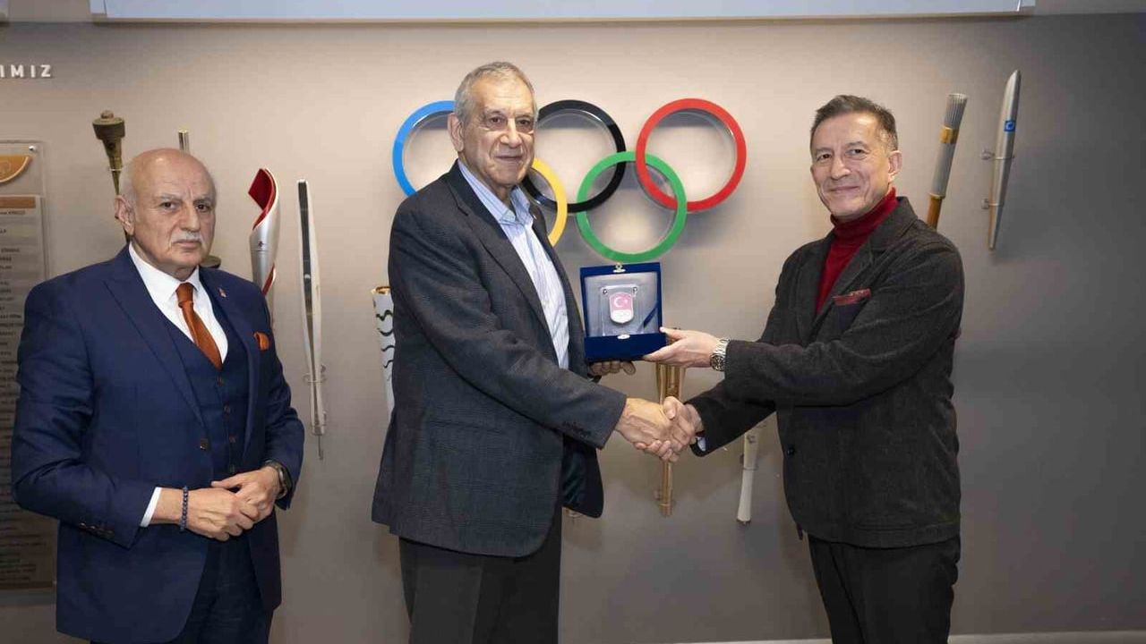 Jülide Sonat'a TMOK Ödülü: Türk Kadın Basketboluna Katkı